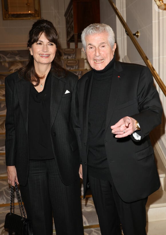 Claude Lelouch et sa femme Valérie Perrin lors de la soirée de gala pour la fondation de la recherche en physiologie, les Stethos, au George V à Paris le 18 mars 2024. © Coadic Guirec / Bestimage 