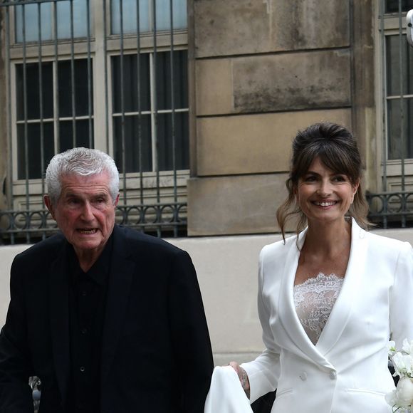 Claude Lelouch et Valérie Perrin - Mariage de Claude Lelouch à la mairie du 18ème à Paris. Le 17 juin 2023