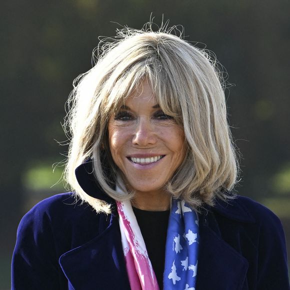 La reine Mathilde de Belgique, le roi Philippe, le président Emmanuel Macron, Brigitte Macron arrivant au Château de Chantilly pour une visite de l'exposition "Louise d'Orléans, première reine des belges, un destin romantique" le 16 octobre 2024. © Michael Baucher/Panoramic/Bestimage 