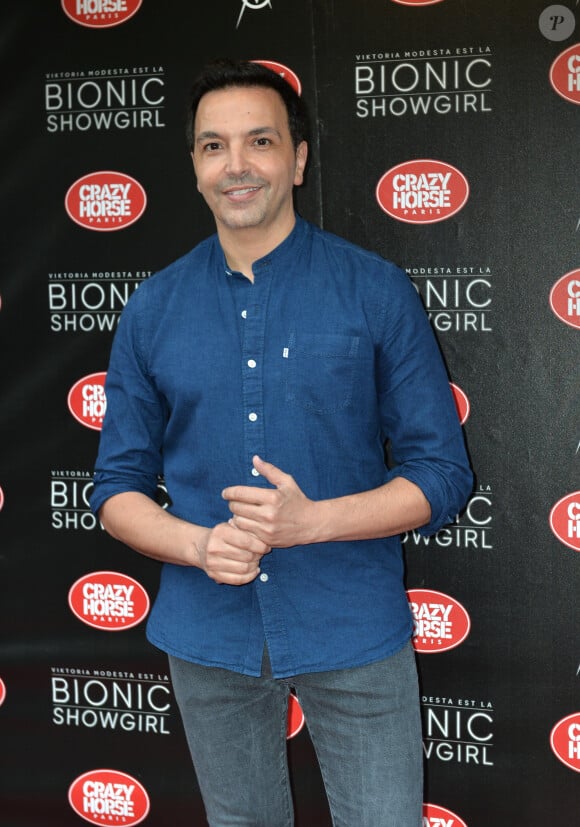 Kamel Ouali fera son retour dans deux semaines, mais toujours de manière provisoire.
Kamel Ouali - Photocall de la premiére du spectacle "Bionic Showgirl" avec V. Modesta au Crazy Horse à Paris le 3 juin 2019. © Veeren/Bestimage