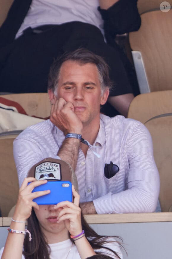 Raphaël de Casabianca dans les tribunes lors des Internationaux de France de Tennis de Roland Garros 2023. Paris, le 10 juin 2023. © Jacovides-Moreau / Bestimage 