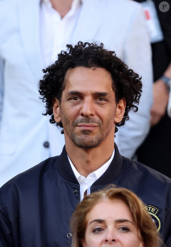 Tomer Sisley - Célébrités dans les tribunes de la finale homme des Internationaux de France de tennis de Roland Garros 2024 à Paris le 9 juin 2024. © Jacovides-Moreau/Bestimage 