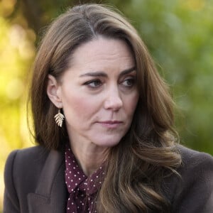 Après avoir annoncé la fin de son traitement de chimiothérapie, Kate Middleton est revenue sur le devant de la scène. 
Catherine (Kate) Middleton, princesse de Galles, visite le centre communautaire de Southport pour rencontrer les familles des personnes prises dans l'attaque au couteau de Southport plus tôt cette année, à Southport, Merseyside, Royaume-Uni. © Danny Lawson/WPA-Pool/Bestimage 