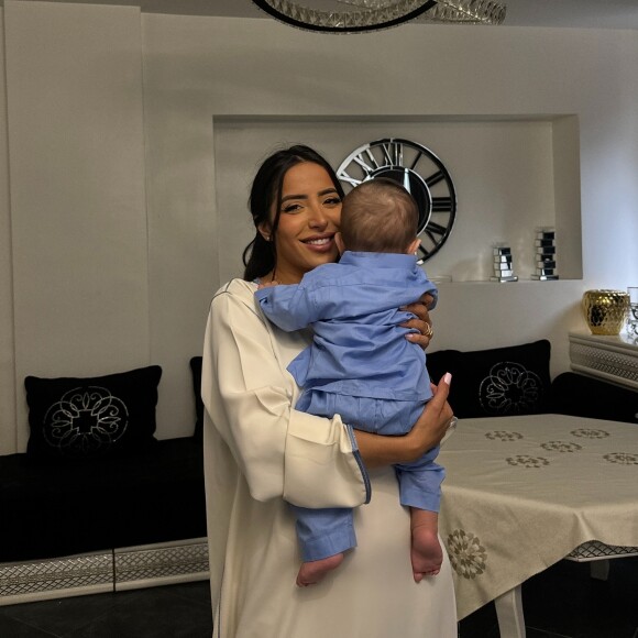 Leïla AD, l'épouse d'Hatik avec leur fils (Capture d'écran Instagram).