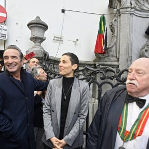 Jean Dujardin reçoit la Médaille d'Honneur de la Ville de Bruxelles et visite le Manneken-pis habillé d'un costume de Zorro pour l'occasion à Bruxelles, Belgique, le 28 novembre 2024. © Didier Lebrun/PhotoNews/Bestimage