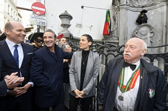 Jean Dujardin reçoit la Médaille d'Honneur de la Ville de Bruxelles et visite le Manneken-pis habillé d'un costume de Zorro pour l'occasion à Bruxelles, Belgique, le 28 novembre 2024. © Didier Lebrun/PhotoNews/Bestimage