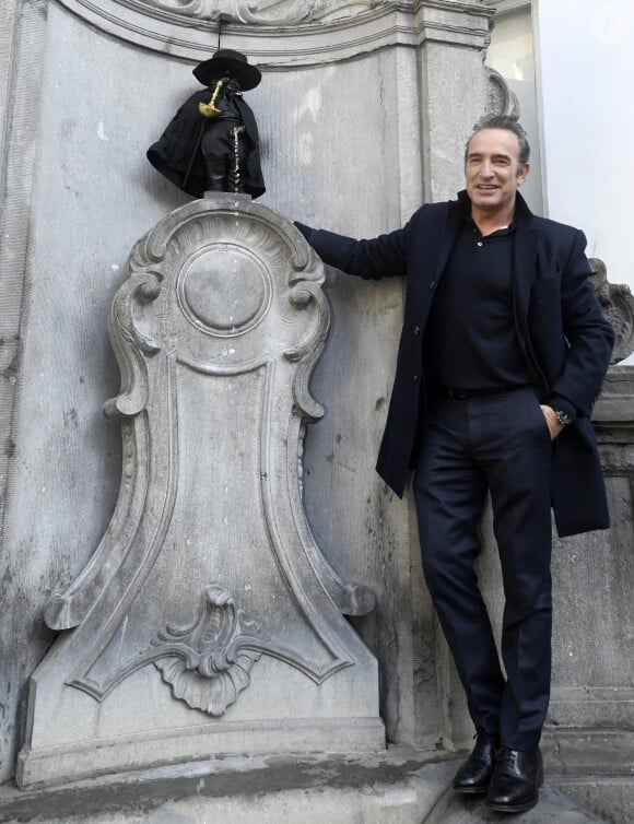 Jean Dujardin reçoit la Médaille d'Honneur de la Ville de Bruxelles et visite le Manneken-pis habillé d'un costume de Zorro pour l'occasion à Bruxelles, Belgique, le 28 novembre 2024. © Didier Lebrun/PhotoNews/Bestimage