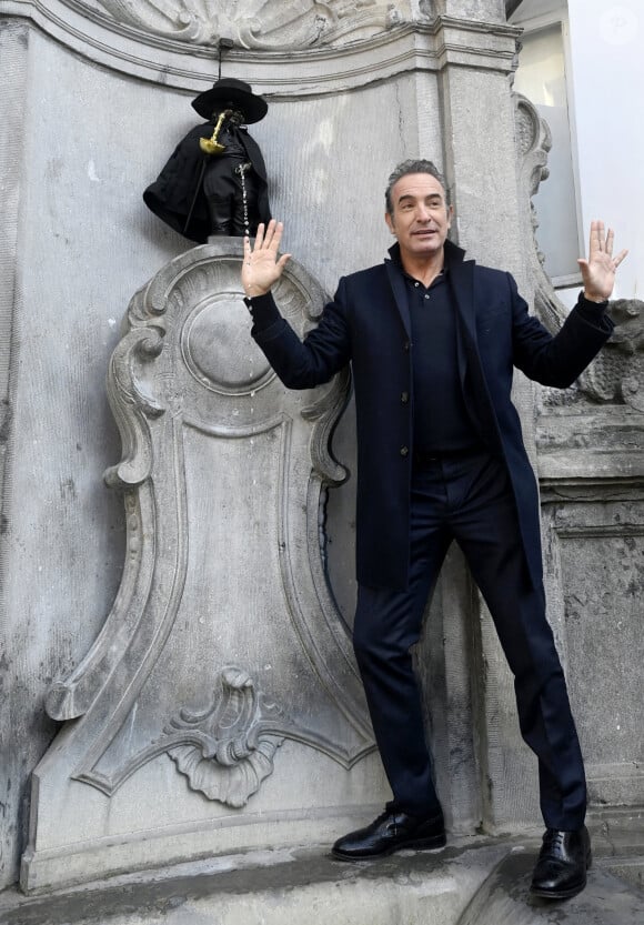 Jean Dujardin reçoit la Médaille d'Honneur de la Ville de Bruxelles et visite le Manneken-pis habillé d'un costume de Zorro pour l'occasion à Bruxelles, Belgique, le 28 novembre 2024. © Didier Lebrun/PhotoNews/Bestimage