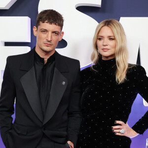 Avant de conclure : "Aujourd'hui avec Hiro, je suis plus sereine... Je pense que le regard sur la maternité a changé (...) Je dois dire aussi que le père de mon enfants est très cool".
Virginie Efira et son compagnon Niels Schneider au photocall de la 48ème cérémonie des César à l'Olympia à Paris le 24 février 2023 © Dominique Jacovides / Olivier Borde / Bestimage 