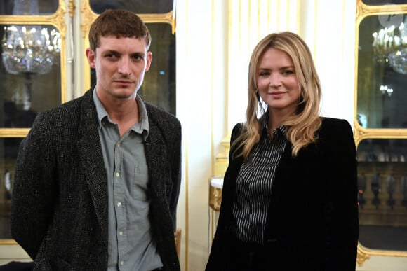 Virginie Efira et son compagnon Niels Schneider - Virginie Efira reçoit le French Cinema Award lors d'une cérémonie au ministère de La Culture à Paris le 12 janvier 2023. © Giancarlo Gorassini / Bestimage 