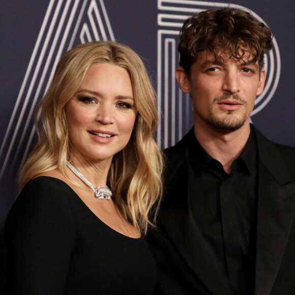 Virginie Efira est totalement comblée autant par sa carrière que sa vie personnelle !
Virginie Efira et son compagnon Niels Schneider (en YSL) - Photocall de la 47ème édition de la cérémonie des César à l'Olympia à Paris © Borde-Jacovides/Bestimage 