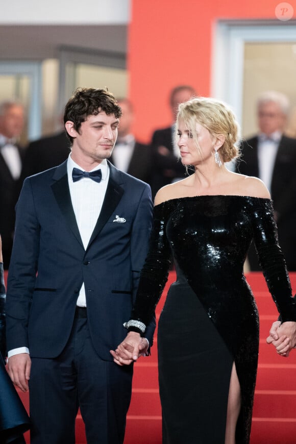 Niels Schneider et sa compagne Virginie Efira - Descente des marches du film "Sibyl" lors du 72ème Festival International du Film de Cannes. Le 24 mai 2019 © Borde / Bestimage 