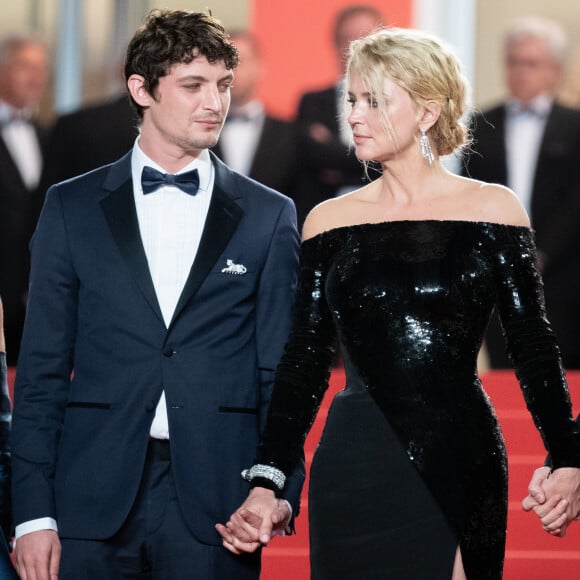 Niels Schneider et sa compagne Virginie Efira - Descente des marches du film "Sibyl" lors du 72ème Festival International du Film de Cannes. Le 24 mai 2019 © Borde / Bestimage 