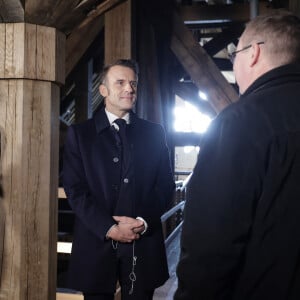 Le président français E.Macron et la première dame B.Macron, accompagnés de V.Pécresse, présidente de la région Ile-de-France, et A.Hidalgo, maire de Paris, visitent le chantier de la cathédrale Notre-Dame de Paris pour remercier les donateurs et les ouvriers qui ont travaillé à la reconstruction du monument après l'incendie qui a ravagé la cathédrale le 15 avril 2019 à Paris (France), le 29 novembre 2024. La cathédrale de Paris sera officiellement inaugurée après six ans de travaux le 7 décembre 2024. © Christophe Petit-Tesson / Pool / Bestimage 