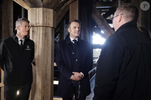 Le président français E.Macron et la première dame B.Macron, accompagnés de V.Pécresse, présidente de la région Ile-de-France, et A.Hidalgo, maire de Paris, visitent le chantier de la cathédrale Notre-Dame de Paris pour remercier les donateurs et les ouvriers qui ont travaillé à la reconstruction du monument après l'incendie qui a ravagé la cathédrale le 15 avril 2019 à Paris (France), le 29 novembre 2024. La cathédrale de Paris sera officiellement inaugurée après six ans de travaux le 7 décembre 2024. © Christophe Petit-Tesson / Pool / Bestimage 