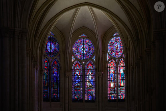 Le président français E.Macron et la première dame B.Macron, accompagnés de V.Pécresse, présidente de la région Ile-de-France, et A.Hidalgo, maire de Paris, visitent le chantier de la cathédrale Notre-Dame de Paris pour remercier les donateurs et les ouvriers qui ont travaillé à la reconstruction du monument après l'incendie qui a ravagé la cathédrale le 15 avril 2019 à Paris (France), le 29 novembre 2024. La cathédrale de Paris sera officiellement inaugurée après six ans de travaux le 7 décembre 2024. © Sarah Meyssonnier / Pool / Bestimage 