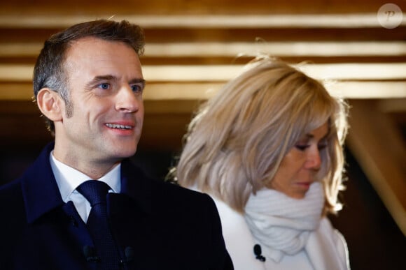 Le président français E.Macron et la première dame B.Macron, accompagnés de V.Pécresse, présidente de la région Ile-de-France, et A.Hidalgo, maire de Paris, visitent le chantier de la cathédrale Notre-Dame de Paris pour remercier les donateurs et les ouvriers qui ont travaillé à la reconstruction du monument après l'incendie qui a ravagé la cathédrale le 15 avril 2019 à Paris (France), le 29 novembre 2024. La cathédrale de Paris sera officiellement inaugurée après six ans de travaux le 7 décembre 2024. © Sarah Meyssonnier / Pool / Bestimage 