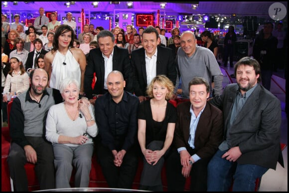 Interviewée par BuzzTV, la comédienne de 50 ans avait indiqué qu'elle n'était revanche pas en contact fréquent avec l'acteur et qu'ils n'étaient d'ailleurs pas amis.
Archives : Dany Boon et Anne Marivin