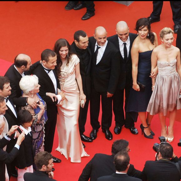 Pour autant, elle a bien sûr gardé une grande tendresse et une affinité particulière avec celui qui lui a permis de connaître la gloire grâce à ce film
Dany Boon et son équipe à Cannes pour le film Bienvenue chez les Ch'tis