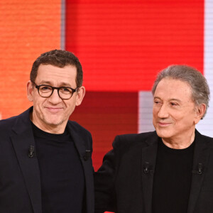Exclusif - Dany Boon et Michel Drucker lors de l'enregistrement de l'émission "Vivement Dimanche" au Studio Gabriel et diffusée sur France 3 le 1er décembre 2024. © Guillaume Gaffiot / Bestimage 