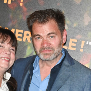 Clovis Cornillac (acteur et réalisateur) et sa mère Myriam Boyer au photocall de l'avant-première du film "C'est Magnifique !" au cinéma UGC Ciné Cité Les Halles à Paris le 31 mai 2022. © Coadic Guirec / Bestimage 