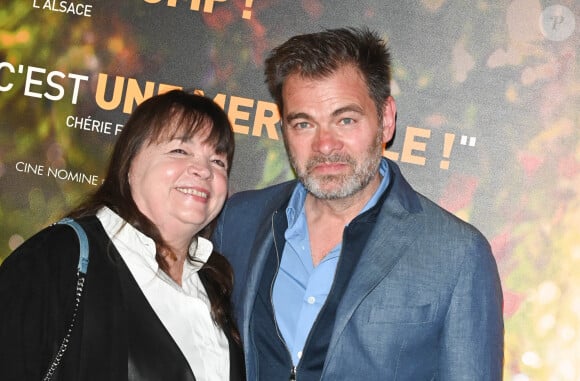 Clovis Cornillac (acteur et réalisateur) et sa mère Myriam Boyer au photocall de l'avant-première du film "C'est Magnifique !" au cinéma UGC Ciné Cité Les Halles à Paris le 31 mai 2022. © Coadic Guirec / Bestimage 