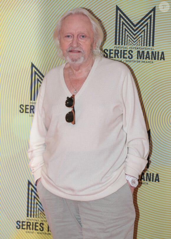 Niels Arestrup - Avant-première "Les papillons Noirs" dans le cadre du festival Séries Mania à Lille le 22 mars 2022. © Stéphane Vansteenkiste/Bestimage