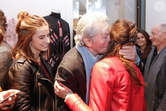 Exclusif - Alain Delon et ses petites filles Loup et Liv Delon - Lancement de la marque de vêtements de cuir "Anthony Delon 1985" chez Montaigne Market à Paris. Le 7 mars 2017 © Philippe Doignon / Bestimage