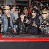 Les Scorpions déposent leurs empreintes au Hollywood's RockWall, à Los Angeles, le 6 avril 2010 !