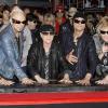 Les Scorpions déposent leurs empreintes au Hollywood's RockWall, à Los Angeles, le 6 avril 2010 !