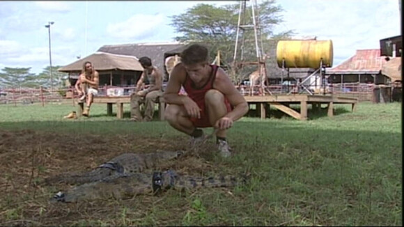 Mickaël ne fait pas le fier devant le crocodile