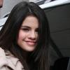Selena Gomez se rend dans un studio londonien, dans le cadre de la promo de son album Kiss & Tell, le lundi 5 avril.