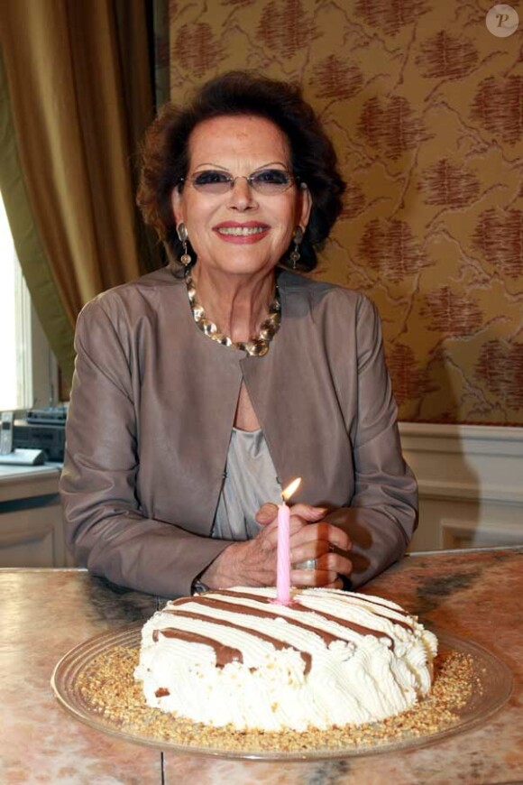 Claudia Cardinale pour son anniversaire à Turin le 15 avril