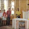 Une messe lors d'un voyage humanitaire sur l'île de Haïti le 13 avril 2010 : on peut voir Demi Moore, Susan Sarandon et Olivia Wilde
