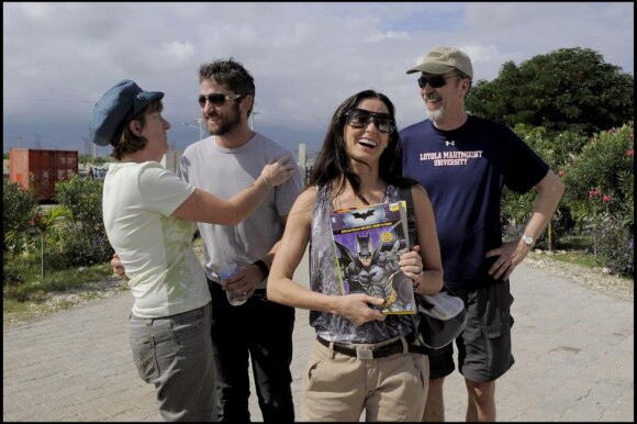 Gerard Butler et Demi Moore lors d'un voyage humanitaire sur l'île de Haïti le 13 avril 2010
