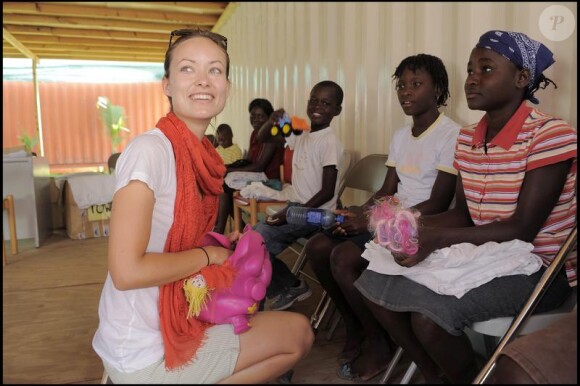 Olivia Wilde lors d'un voyage humanitaire sur l'île de Haïti le 13 avril 2010