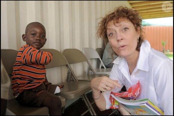 Susan Sarandon lors d'un voyage humanitaire sur l'île de Haïti le 13 avril 2010