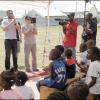 Ben Stiller et Gerard Butler lors d'un voyage humanitaire sur l'île de Haïti le 13 avril 2010