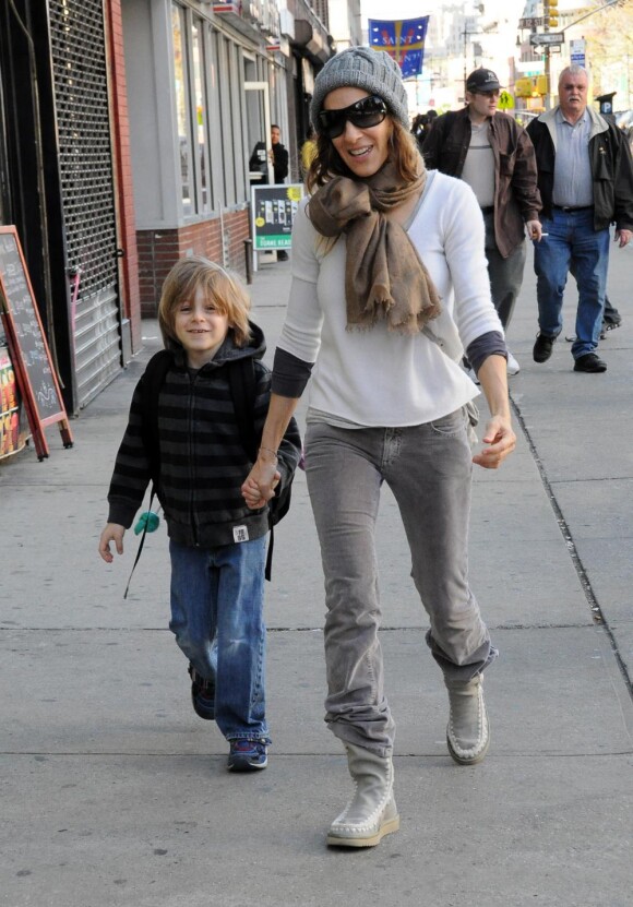 Sarah Jessica Parker emmène son fils James Wilkie à l'école là New York le 20 avril 2010