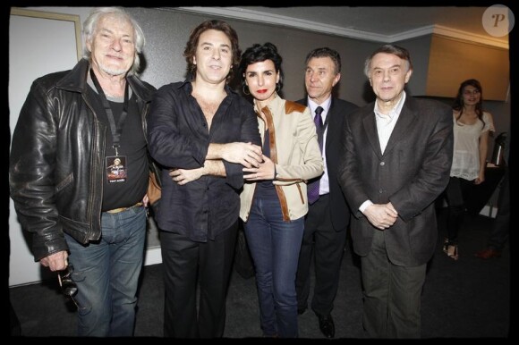 Le concert de Roberto Alagna à Bercy le 20 avril 2010 : la star est entourée de Hugues Aufray, Rachida Dati et Franck Alamo