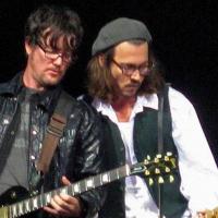 Johnny Depp : Enfin rockstar grâce à Babybird et deux anciens des Forces Spéciales, il part en tournée ?!