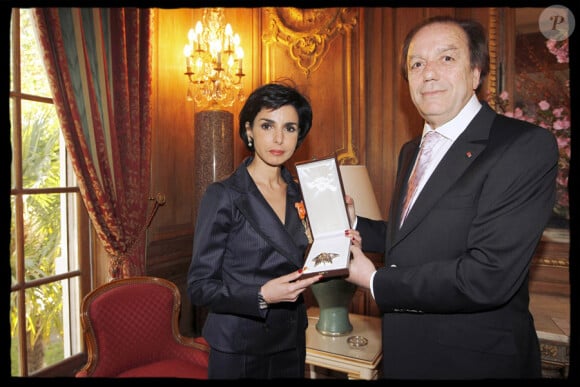Rachida Dati décorée par l'ambassadeur du Royaume du Maroc en France, El Mostafa Sahel, le 23 avril 2010