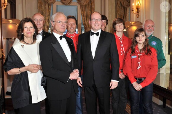 Le 24 avril 2010 en soirée, Albert de Monaco recevait Carl XVI Gustav et Silvia de Suède à l'Hôtel de Paris pour une soirée de bienfaisance