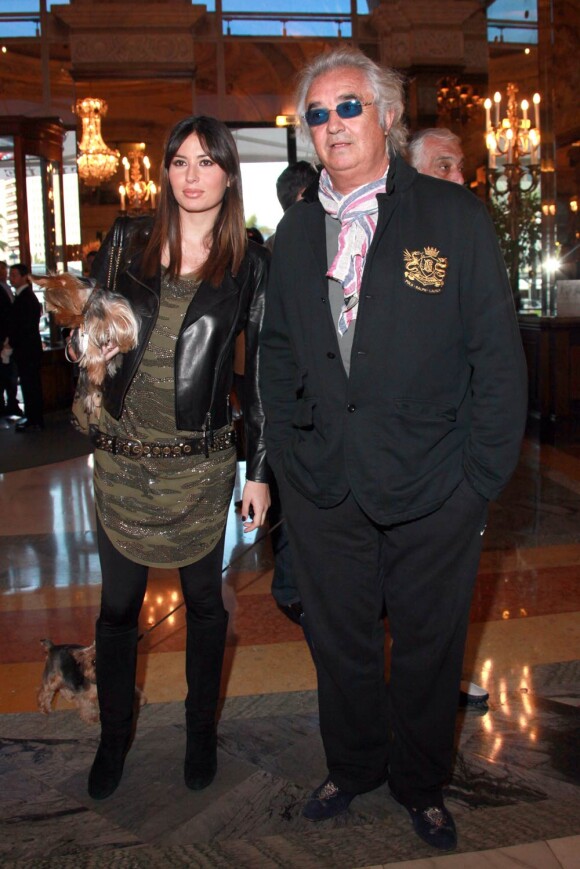 Flavio Briatore et sa superbe Elisabetta Gregoraci à l'American Bar de l'Hotel de Paris, à Monte-Carlo, le 24 avril 2010