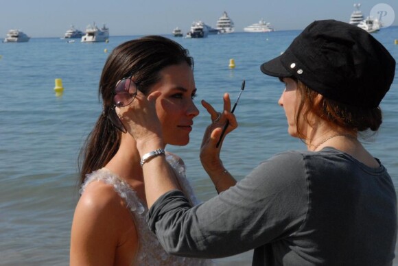 Evangeline Lilly en pleine préparation lors du Festival de Cannes 2009