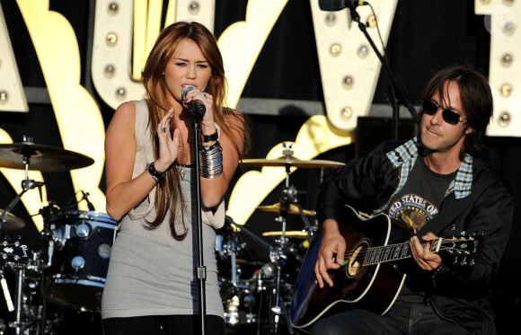 Miley Cyrus en concert pour l'association Make a wish (28 avril 2010 à  Los Angeles)