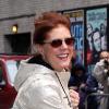 Susan Sarandon quittant le Ed Sullivan Theatre juste après avoir vu son fils faire une performance pour le Late Show à New York le 28 avril 2010