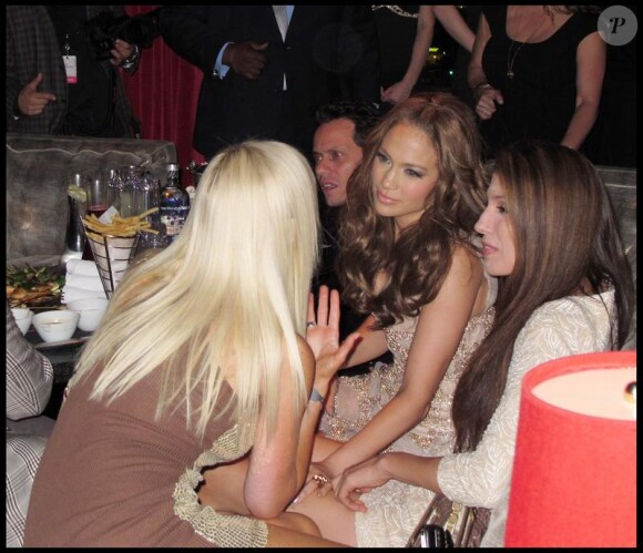 Jennifer Lopez et sa soeur Lynda lors de la soirée US Weekly Hot Hollywood Style Issue au nightclub Drai's à Hollywood