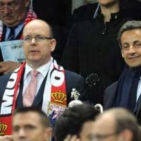 Albert II de Monaco, sa chérie Charlene Wittstock et Nicolas Sarkozy assistent à la victoire du PSG... mais sans Carla !