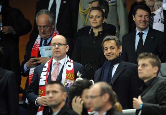 Nicolas Sarkozy, Albert II de Monaco, Charlene Wittstock et Christian Estrosi assistent au match PSG-Monaco en finale de la Coupe de France au Stade de France
